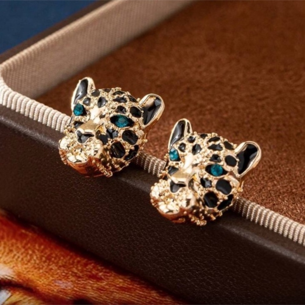 ✨NEW Hypoallergenic Gold Leopard Head Stud Earrings Black Spots and Teal Eyes - Picture 2 of 6